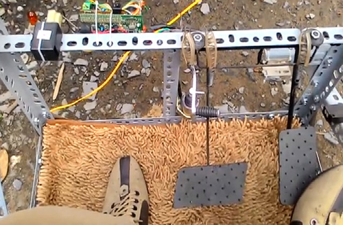 Sáng chế Hệ thống cảnh báo việc đặt chân và xử lý tình trạng đạp nhầm chân ga của người lái ô tô số tự động